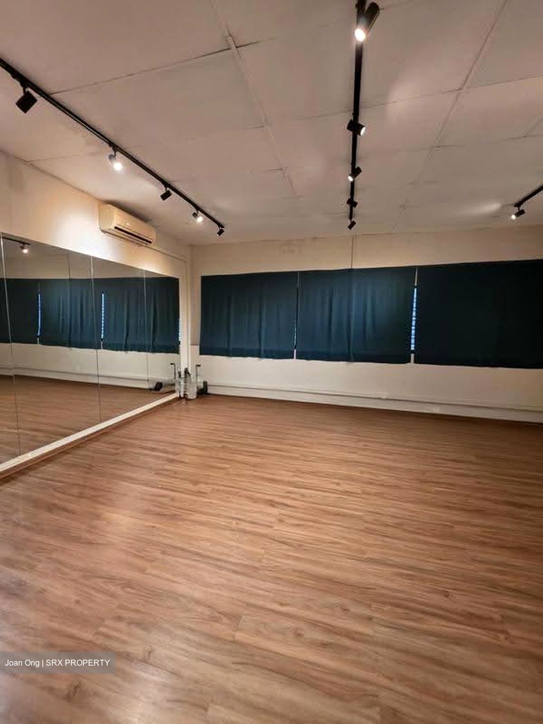 Goldhill Shopping Centre (D11), Office #635432941